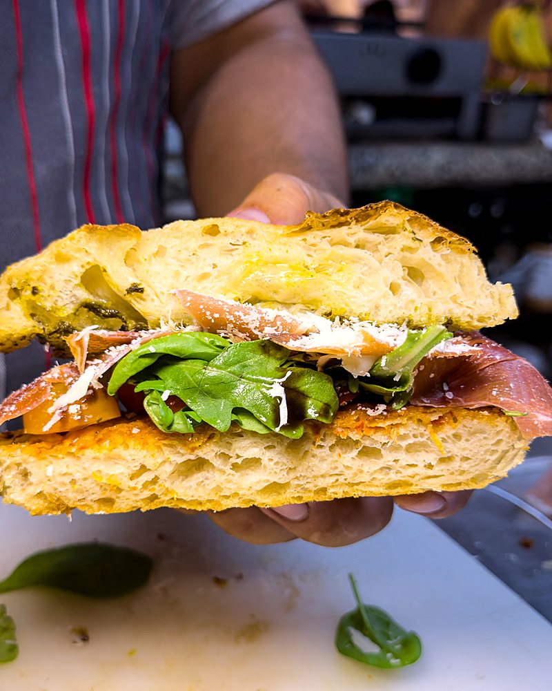 Tosta de jam&oacute;n serrano sobre focaccia de masa madre