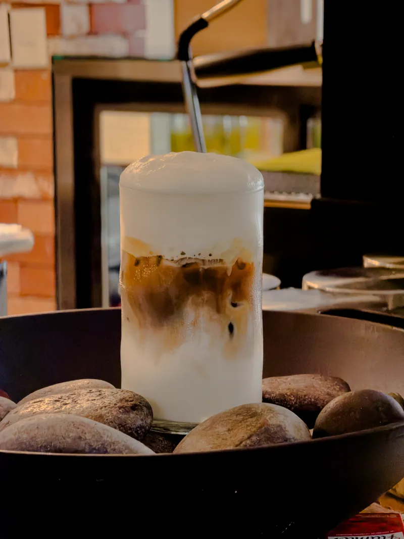 Cappuccino a las rocas para acompañar el desayuno